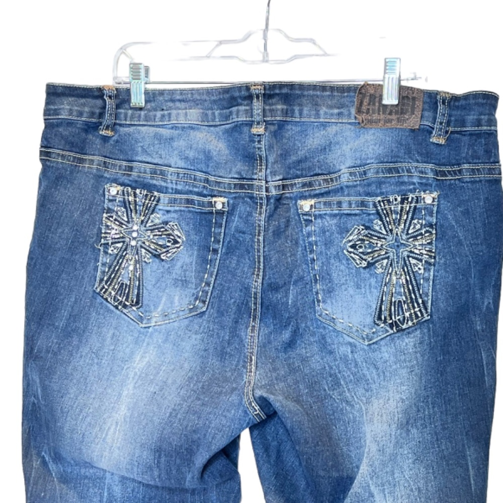 Zanadi Distressed Jewel Embellished Cross Distressed Jeans Size 22 - Picture 4 of 12